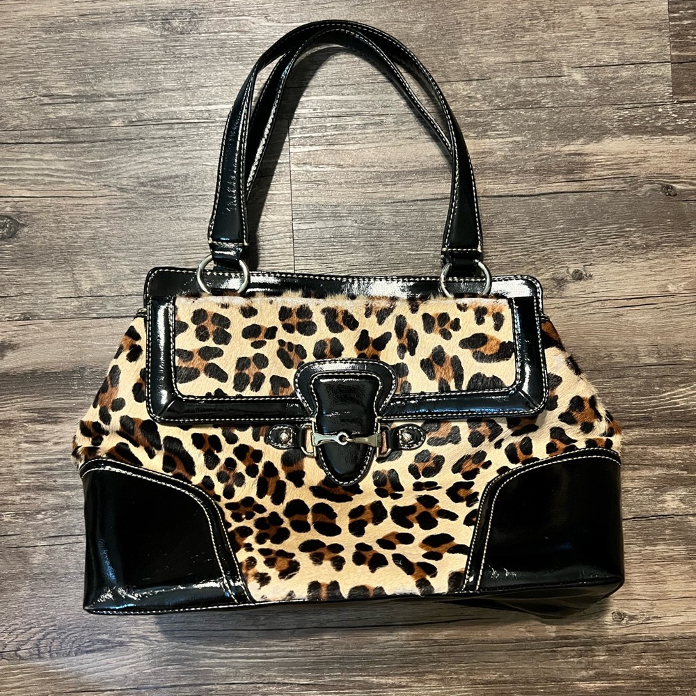 Black and leopard print shoulder bag with patent leather and calf hair